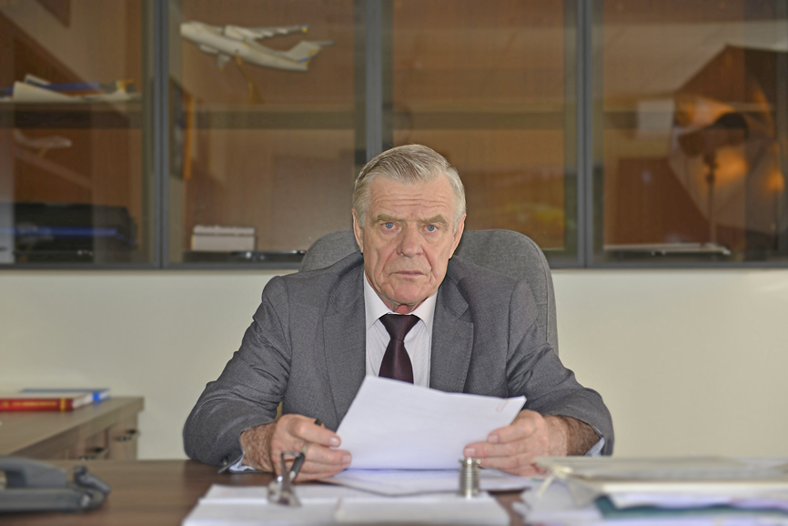 У свої 76 Сергій Бичков 52 роки будує літаки. Вражає!